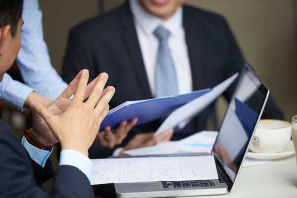 a person give briefing to someone in meeting